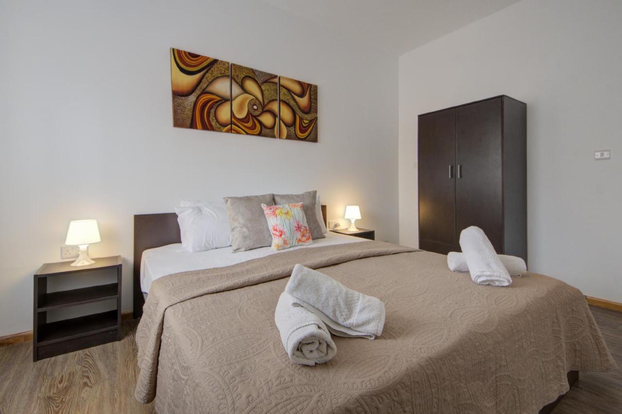 Fleur Court - Sliema 4 Bedroom Side Seaviews Apartments And Penthouse By Shortletsmalta Zewnętrze zdjęcie